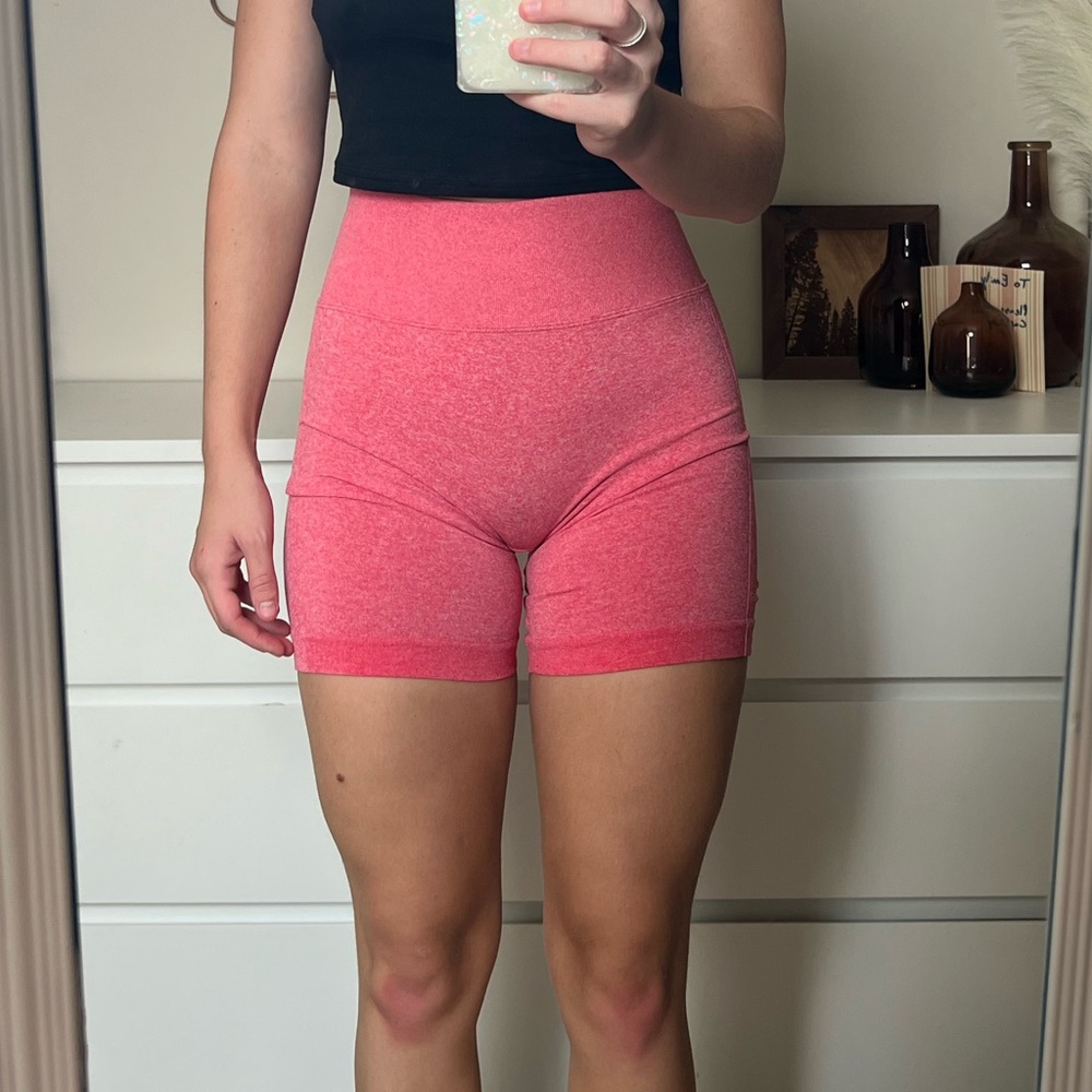 ATHLETIC WORKOUT SHORTS (size: women’s small)